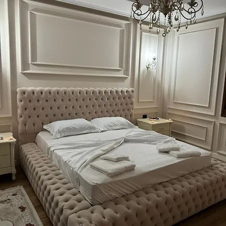 Luxury 007 Hotel *